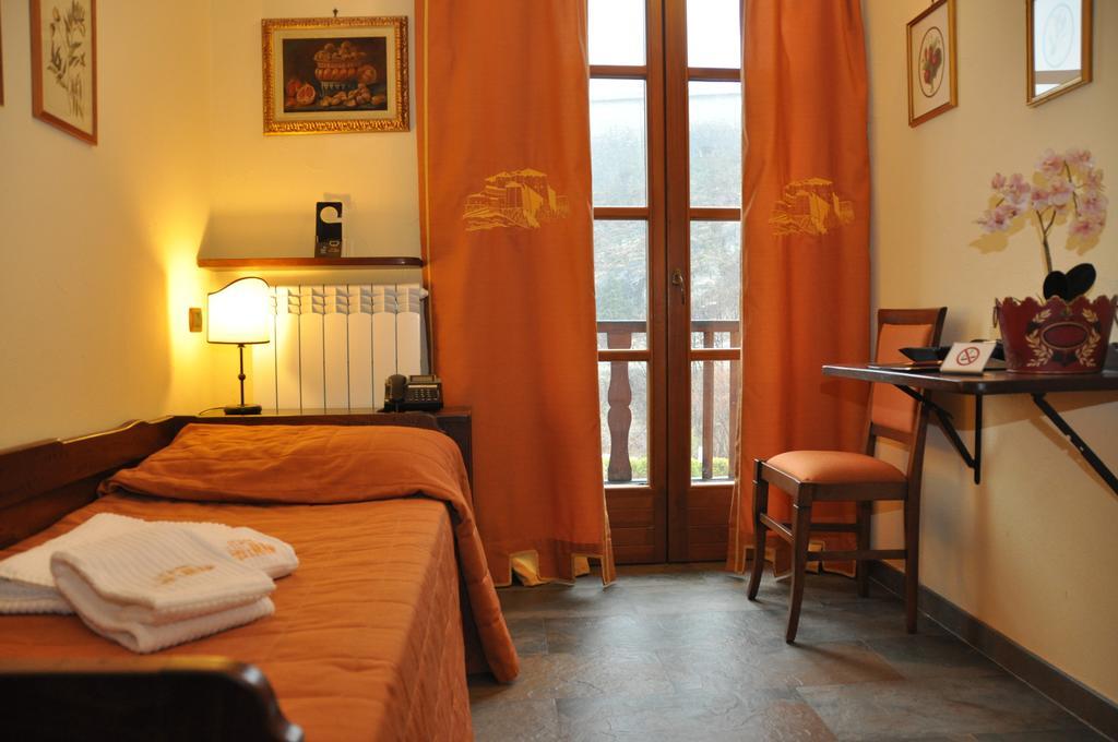 Albergo Del Forte Exilles Rum bild